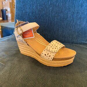 Aetrex - Sydney Ivory Cutout - Multiple Sizes (NEW W/ BOX)